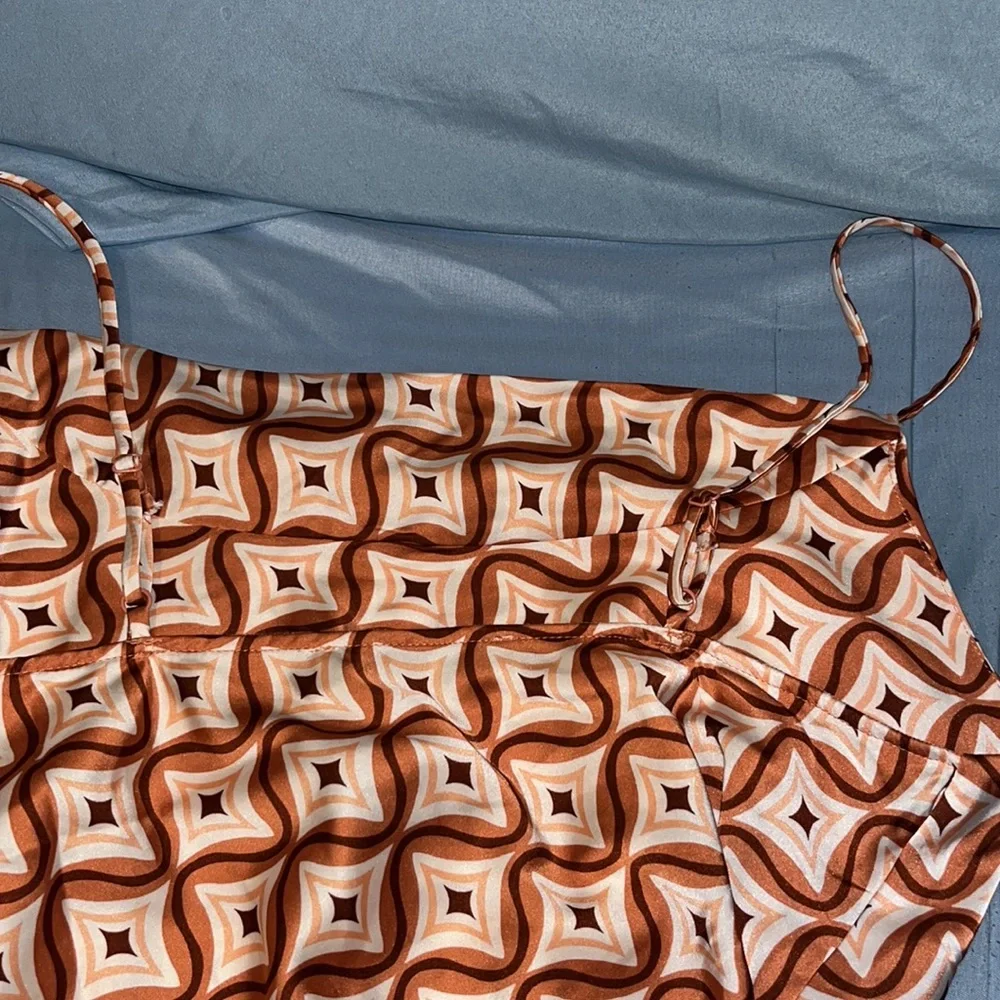 Patterned Cropped Tank - Picture 2 of 4
